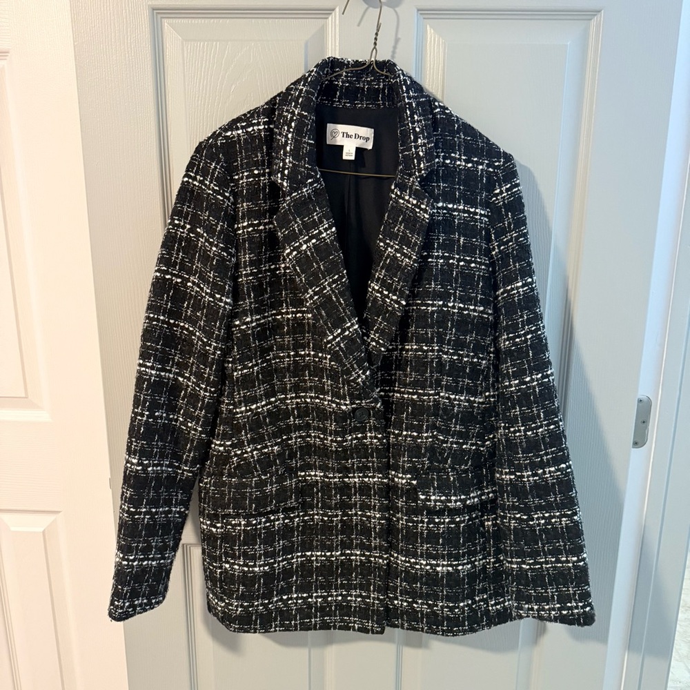 The Drop Women's Blake Long Blazer in Black Boucle - Picture 3 of 5
